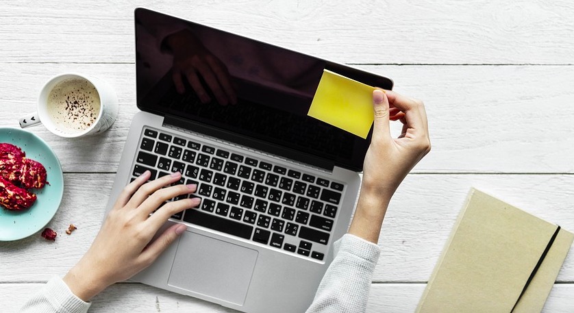 Cómo contratar a un redactor freelance